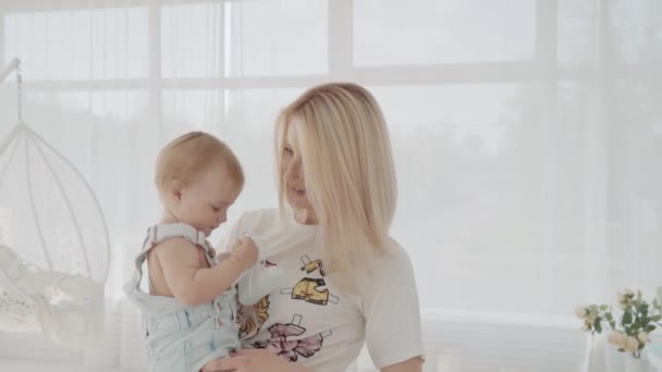 Mother playing with her beautiful daughter in the room. Happy family. Slow motion — Stock Video
