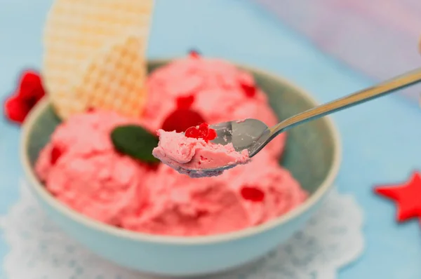 Raspberry Ice Cream Dessert Spoon Close — Stock Photo, Image