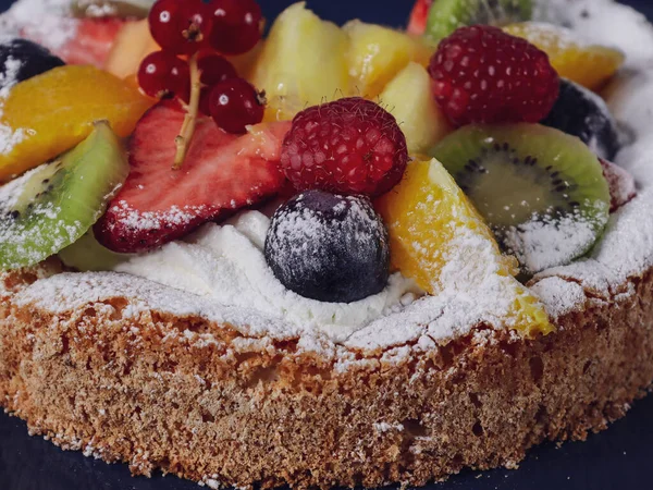 Torta Con Bacche Pan Spagna Con Bacche Vista Laterale Molto — Foto Stock