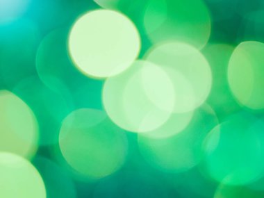 Büyük bokeh ışıkları olan soyut yeşil arkaplan, yakın plan.