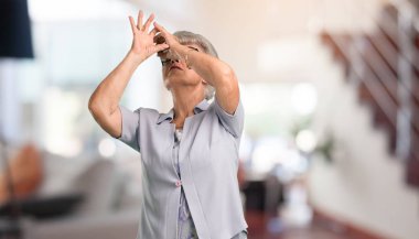 Gizleme ve evde şaşı bir boşluk arıyorum güzel kadın kıdemli.