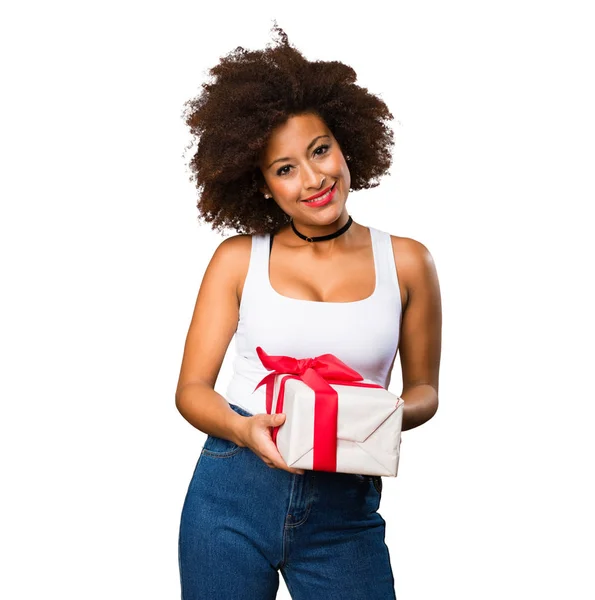年轻的黑人妇女拿着礼物 — 图库照片