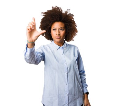 ekran dokunaklı genç siyah kadın