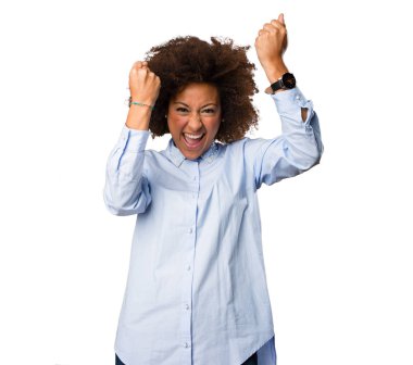 Genç siyah kadının kazanan bir jest yapması