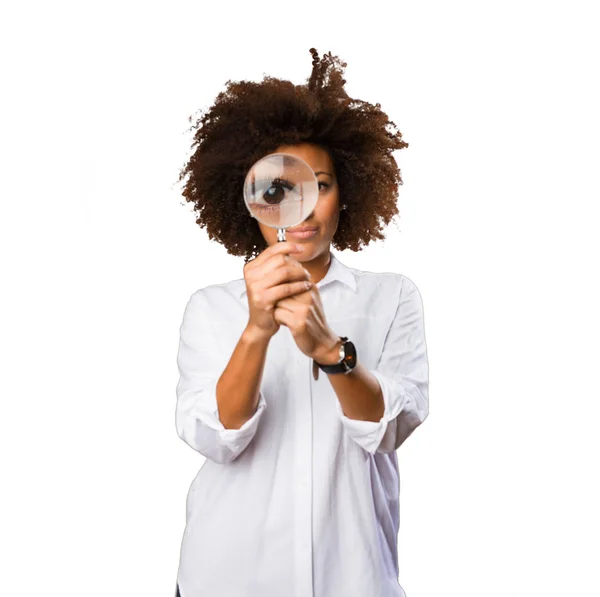 Junge Schwarze Frau Schaut Durch Die Lupe — Stockfoto