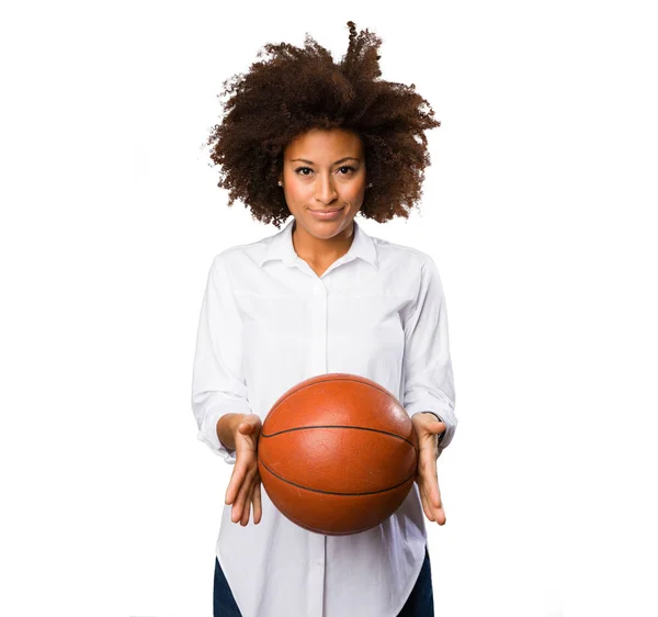 Giovane Donna Nera Che Tiene Una Palla Basket — Foto Stock