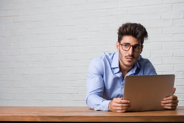 Young Business Man Sitting Working Laptop Worried Overwhelmed Forgetful Realize — Stock Photo, Image