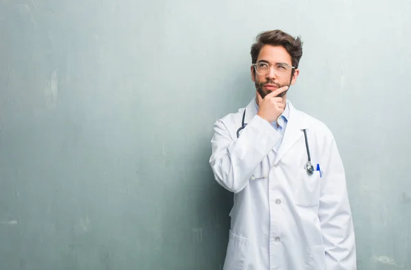 Young Friendly Doctor Man Grunge Wall Copy Space Doubting Confused — Stock Photo, Image