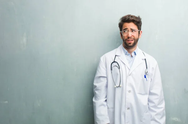 Young Friendly Doctor Man Grunge Wall Copy Space Very Scared — Stock Photo, Image
