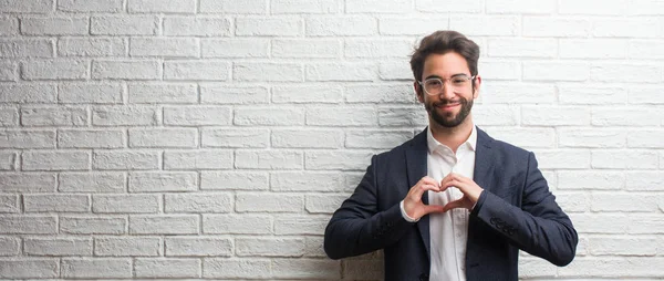 Jovem Homem Negócios Amigável Fazendo Coração Com Mãos Expressando Conceito — Fotografia de Stock