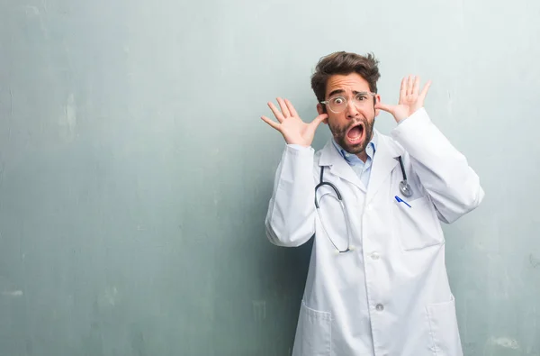 Young Friendly Doctor Man Grunge Wall Copy Space Crazy Desperate — Stock Photo, Image