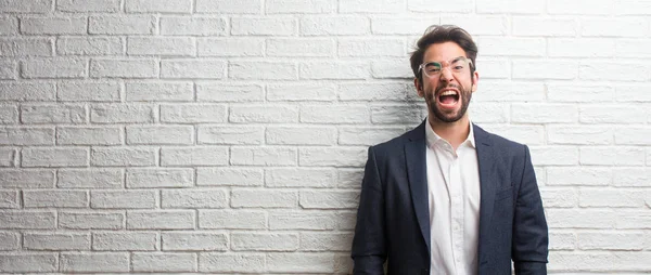 Άνθρωπος Νεαρός Φιλικό Επιχειρηματικό Ουρλιάζοντας Θυμωμένος Έκφραση Της Τρέλας Και — Φωτογραφία Αρχείου