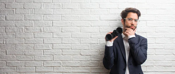 Young Business Man Wearing Suit White Bricks Wall Thinking Looking — Stock Photo, Image