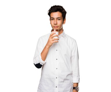 genç bir kahve içme