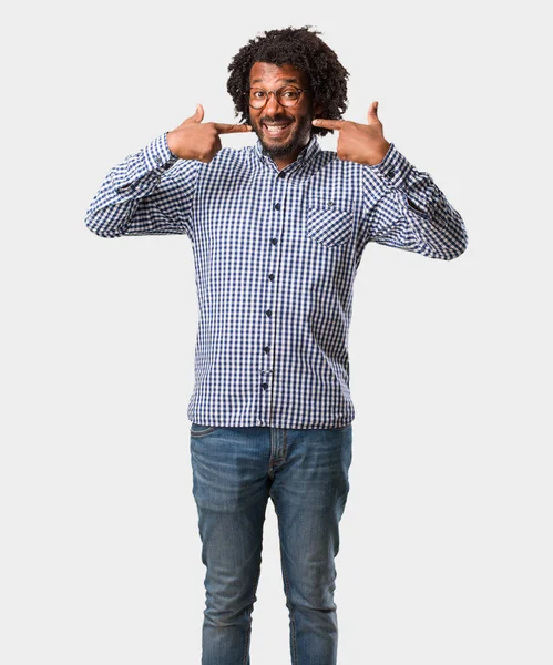 Hombre Afroamericano Negocios Guapo Sonríe Señalando Boca Concepto Dientes Perfectos — Foto de Stock