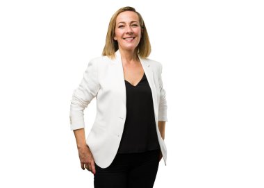 Sarışın Olgun kadın gülümseyerek