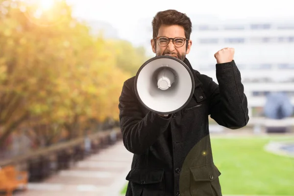 Ung Man Innehar Megafon — Stockfoto