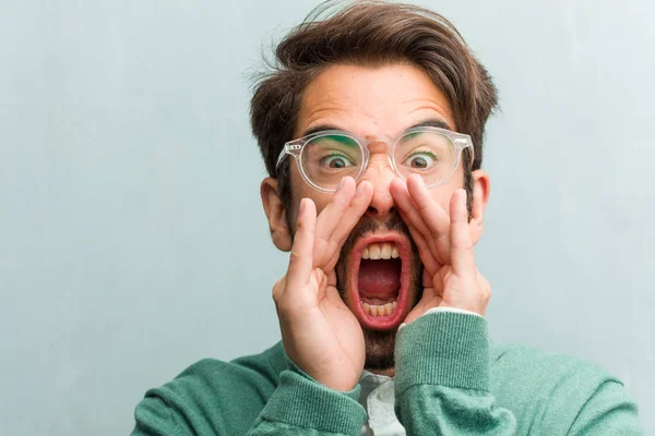 Young Handsome Entrepreneur Man Face Closeup Screaming Happy Surprised Offer — Stock Photo, Image