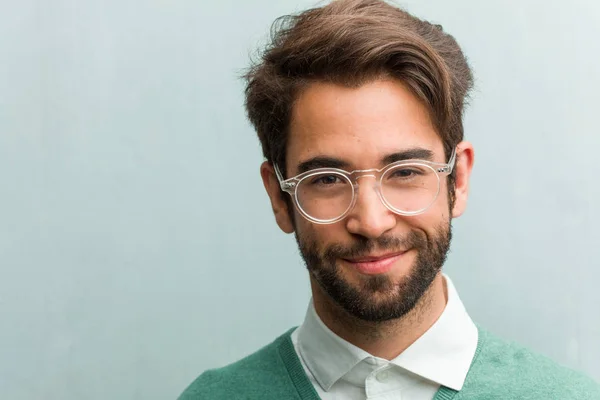 Junge Gut Aussehende Unternehmer Mann Gesicht Nahaufnahme Fröhlich Und Mit — Stockfoto