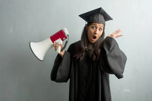 Young Graduated Indian Woman Wall Crazy Desperate Screaming Out Control — Stock Photo, Image