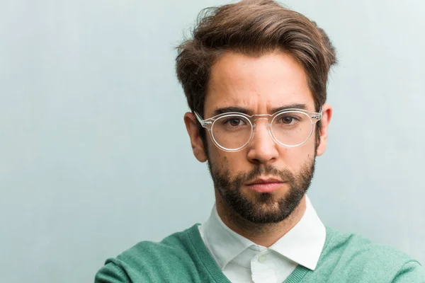 Junge Gut Aussehende Unternehmer Mann Gesicht Nahaufnahme Sehr Wütend Und — Stockfoto