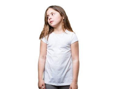 Beyaz arka plan üzerinde izole yorgun küçük kız