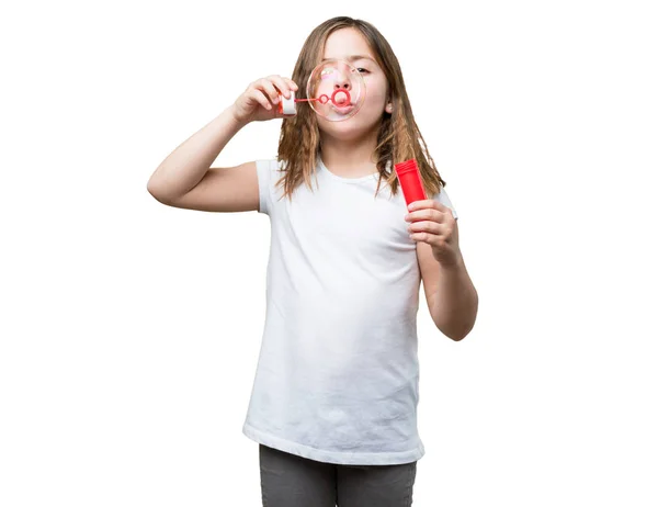 Menina Fazendo Bolhas Isoladas Fundo Branco — Fotografia de Stock