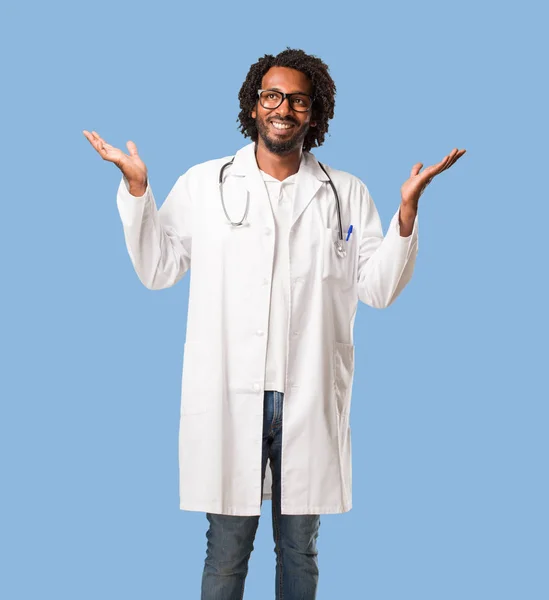 Pohledný Americký Lékař Směje Baví Být Uvolněný Veselý Cítí Sebevědomá — Stock fotografie
