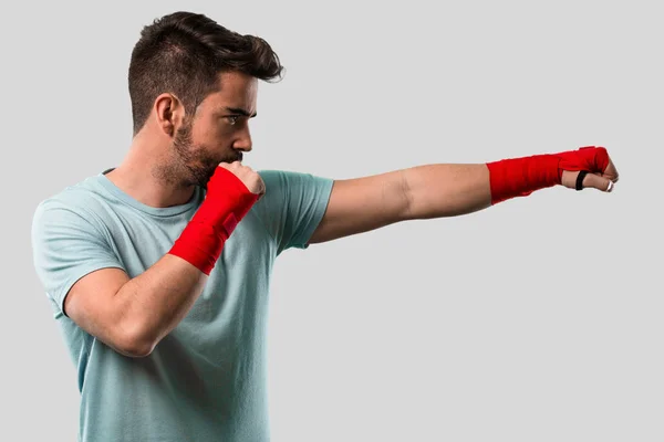 Junger Mann Boxt Mit Handschuhen — Stockfoto