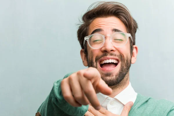 Junge Gut Aussehende Unternehmer Mann Gesicht Nahaufnahme Schreien Lachen Und — Stockfoto