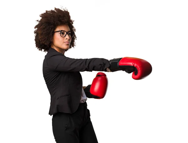 Mulher Negra Negócios Usando Luvas Boxe — Fotografia de Stock