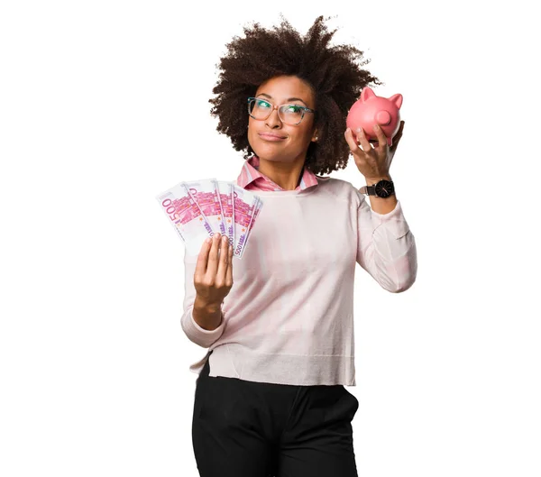 Zwarte Vrouw Met Spaarvarken Rekeningen — Stockfoto