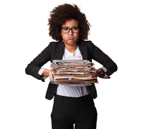 черная женщина с файлами
