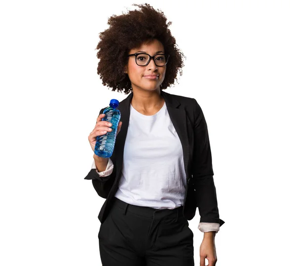 商务黑女人拿瓶水 — 图库照片
