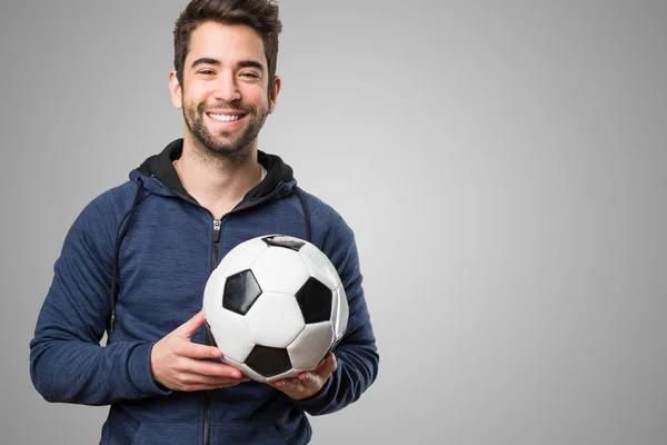 Jovem Feliz Segurando Uma Bola Futebol Fundo Cinza — Fotografia de Stock