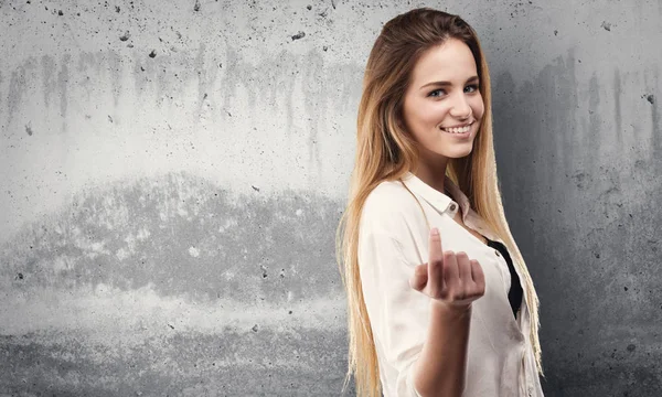 Pretty Young Woman Inviting Come Grunge Grey Background — Stock Photo, Image