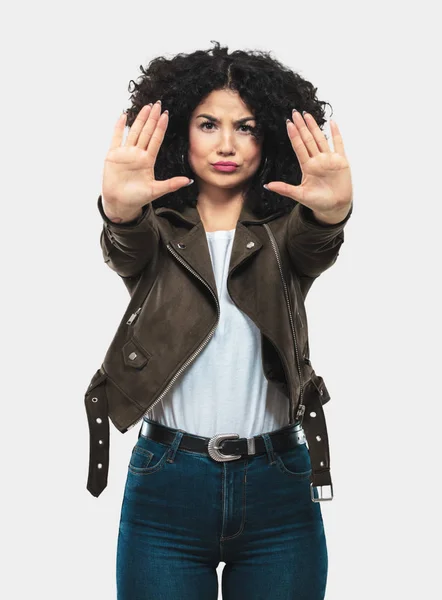 Joven Mujer Haciendo Stop Gesture —  Fotos de Stock