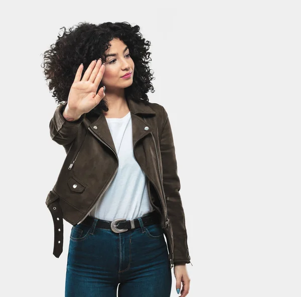 Joven Mujer Haciendo Stop Gesture —  Fotos de Stock