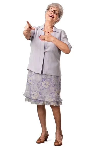 Ganzkörper Seniorin Schreit Lacht Und Macht Sich Über Andere Lustig — Stockfoto