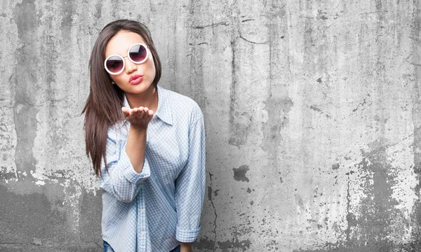 Asiático Mujer Enviando Besos — Foto de Stock