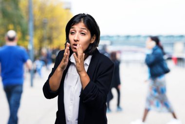 latin iş kadını öksürük