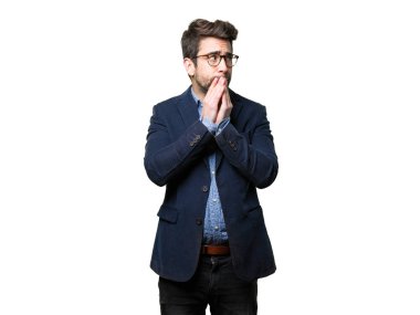 Beyaz arka plan üzerinde izole korkuyor iş adamı