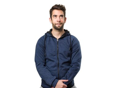 Beyaz arka plan üzerinde izole düşünme genç adam