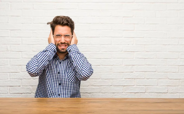 Young Caucasian Man Covering Ears Hands — Stock Photo, Image