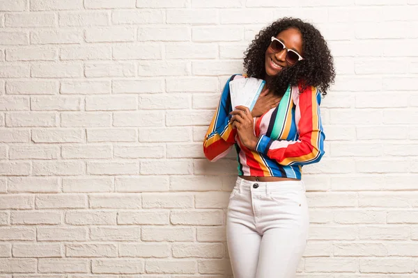 Young Black Woman Air Tickets Doing Romantic Gesture Brick Wall — Stock Photo, Image