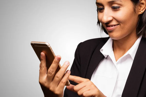 Latin Business Woman Talking Mobile Telephone — Stock Photo, Image