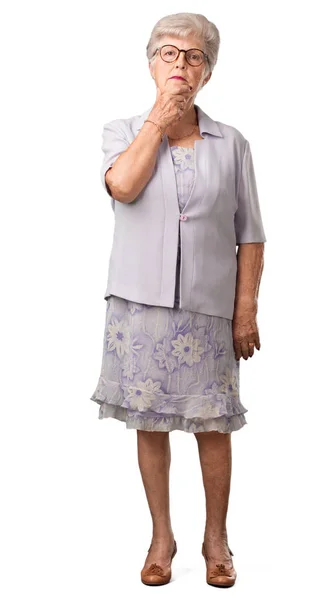 Całego Ciała Starszy Kobieta Wątpiący Zdezorientowany Myślenie Pomysł Lub Martwi — Zdjęcie stockowe