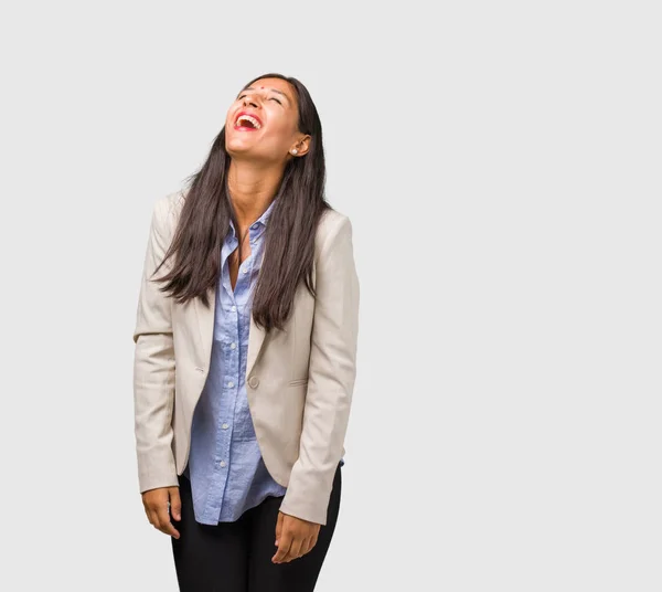 Jovem Empresária Indiana Mulher Rindo Divertindo — Fotografia de Stock