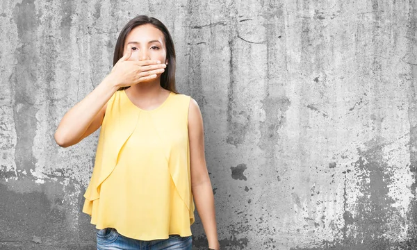 Asiatico Donna Coprendo Suo Bocca — Foto Stock