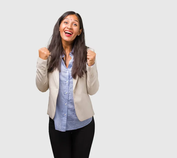 若いビジネス インドの女性の幸せと興奮 — ストック写真